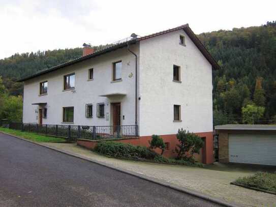 2 1/2 Zimmer-Erdgeschosswohnung m. Balkon + Einbauküche in Eberbach-Lindach