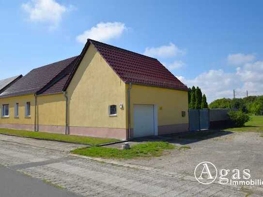 Sehr gepflegtes Einfamilienhaus mit überdachter Terrasse, Garage und großer Scheune in Grüna