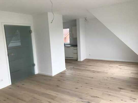 2-Zi. DG-Wohnung, barrierearm, moderne EBK, geh. Ausstattung, Balkon