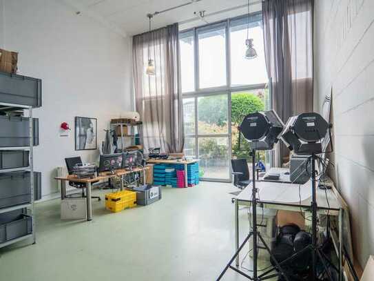 2-Zimmer Loft / Atelier / Studio Wohnung mit Terrasse + 2 Stellplätze in Hürth-Efferen