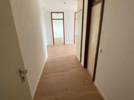 *frisch renoviert* 3-Zimmerwohnung im 6.OG mit Balkon - ab sofort!