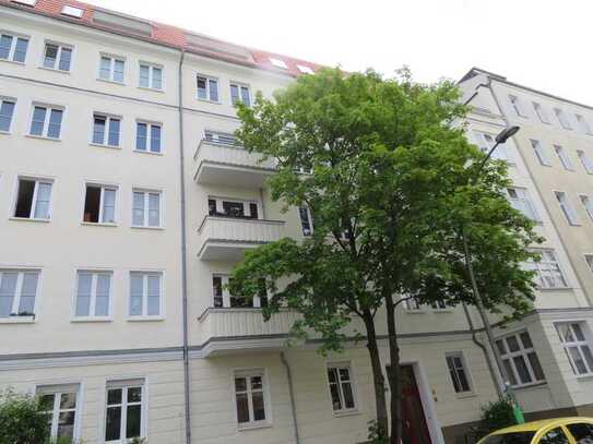 Nah am Boxhagener Platz - Anlageimmobilie mit großem Balkon in Friedrichshain