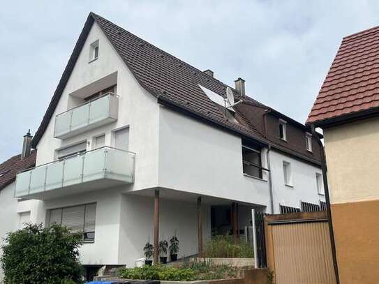 Charmante 4-Zimmer-Dachgeschosswohnung mit Dachterrasse u. Loggia