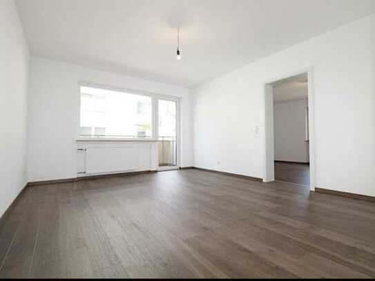 Neuwertige Wohnung mit drei Zimmern sowie Balkon und EBK in Mainzer Neustadt
