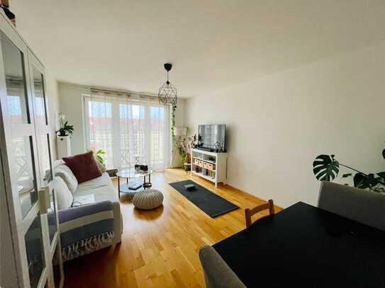 **UNTERMIETE** Bright and Spacious Flat Available for Sublet (NUR NOVEMBER - DEZEMBER)