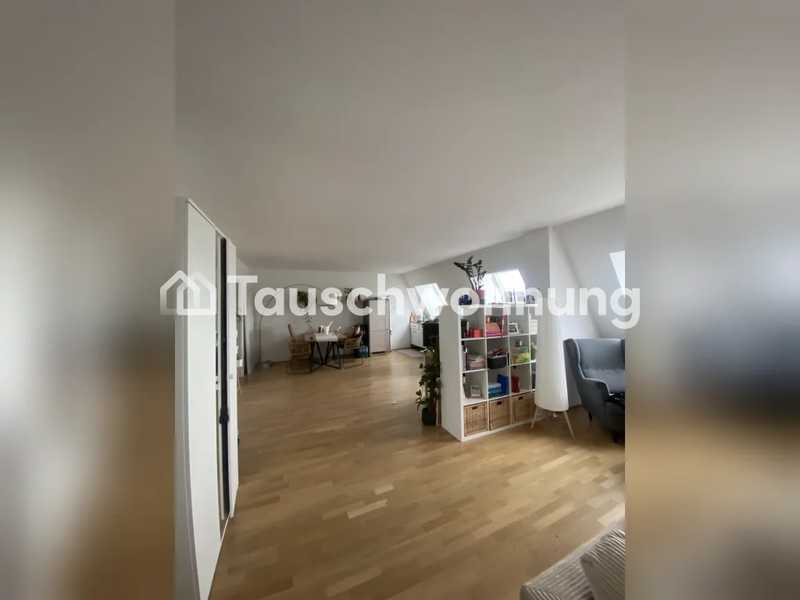Tauschwohnung: Große, helle 2-Zimmer Wohnung in Bestlage mit großem Atelier