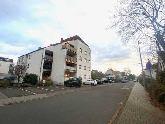 Ingelheim " Neue Mitte"; Ruhige 3,5 Zimmer Wohnung mit PKW-Stellplatz und 2 Balkonen..