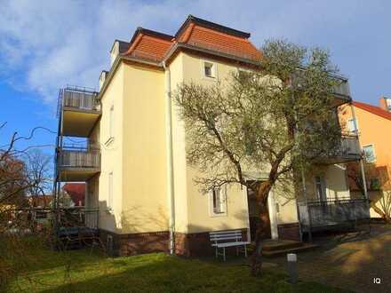 DD-Wilschdorf: Freundliche 2-Zimmer-Wohnung mit großem Balkon, Parkettboden & Badewanne