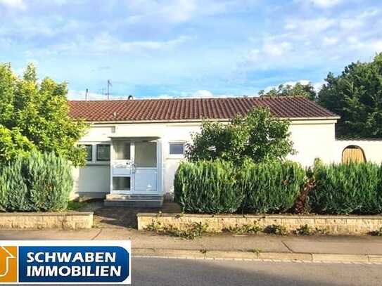 Renovierungsbedürftiger Bungalow in Hanglage mit Garage und Garten in Elchingen zu verkaufen!