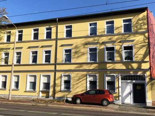 Helle Dachgeschosswohnung mit Tageslichtbad, Badewanne und Innenhofnutzung unweit der Elbwiesen