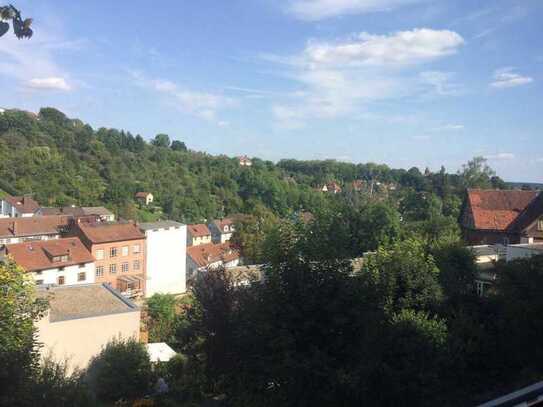 Freundliche 3-Zimmerwohnung mit EBK, Balkon und Blick auf Esslinger Burg