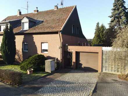 Großzügiges Zweifamilienhaus mit idyllischem Garten in Düsseldorf