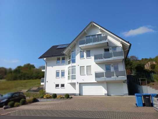 Sonnenverwöhnte 3,5 Zimmer-Wohnung mit Balkon und Erker in Breidenbach