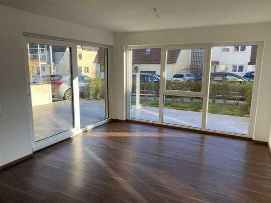 Attraktive 2,5-Zimmer-Erdgeschosswohnung mit großer Terrasse und Garten in Albershausen