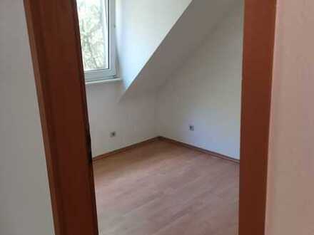 Vollständig renovierte 2-Zimmer-Wohnung mit Balkon in Essen