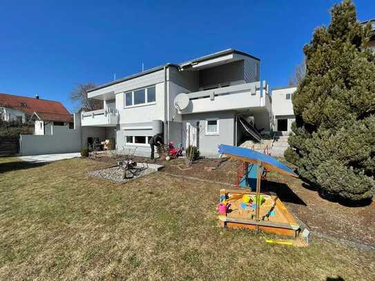 sonnige 2,5 Zi Wohnung in Weststadt, ruhige Lage m. Garten, Schloßblick und top Zustand