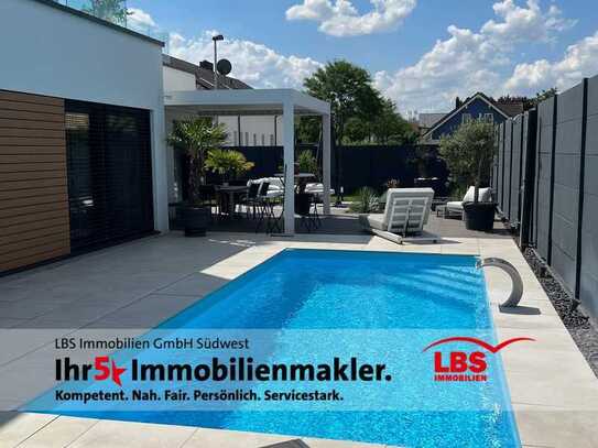 Zwei-Familienhaus mit Pool–Ideal für Wohnen und Gewerbe