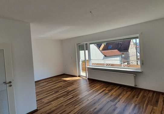 attraktive 2-Zimmer-Wohnung mit Balkon in Theilheim