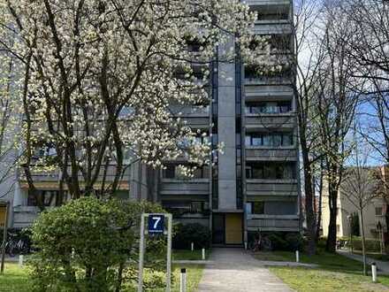 Schöne 2-Zimmer-Wohnung mit Balkon und EBK in Bogenhausen, München