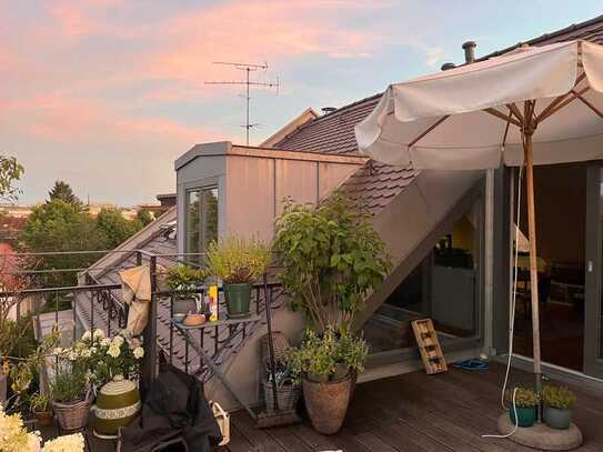 Stilvolle 3-Zimmer-Dachgeschosswohnung mit lux. Innenausstattung mit Dachterrasse in Nymphenburg