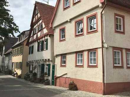 Stilvolle, vollständig renovierte 3-Zimmer-Maisonette-Wohnung