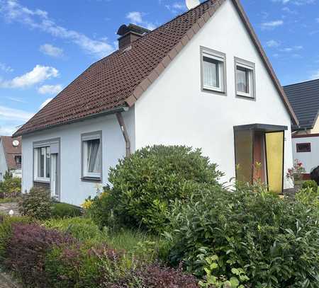 *Uslar *Einfamilienhaus mit ca. 120 m² Wohnfläche!*GS ca. 738 m²* Keller *2 Garagen*