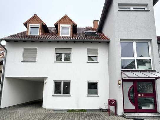 Schöne DG-Wohnung mit Balkon und Blick ins Grüne