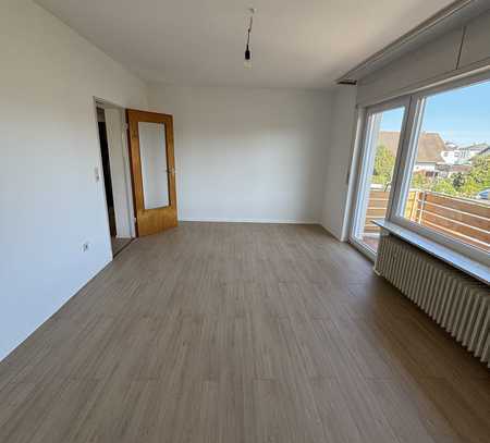 Neu renovierte, helle 3 Zimmer Wohnung in ruhiger Wohnlage in Bruchköbel. 2FH