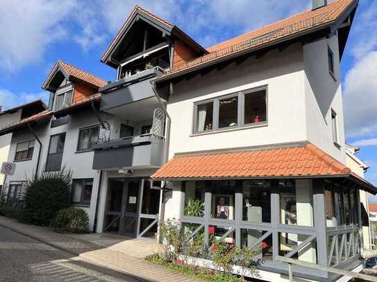 Neuwertige 3-Raum-Terrassenwohnung mit Balkon in Pforzheim