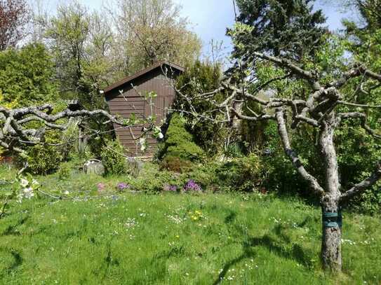 Gepflegtes Gartengrundstück mit Gartenhaus und Geräteschuppen in Esslingen (Obertal), Lindhaldenweg