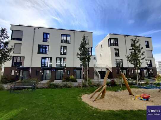 Großes Reihenhaus über mehrere Ebenen mit Dachterrasse und TG-Stellplatz - RH02