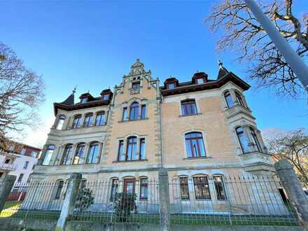 **Imposante Villa am Elbufer mit Blick auf die Lingner-Schlösser**