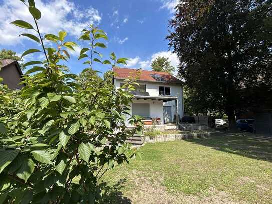 Möblierte 4-Zimmer-Wohnung mit zusätzlich ausgebautem Dachgeschoss mit ca. 42 qm, Garten & Garage