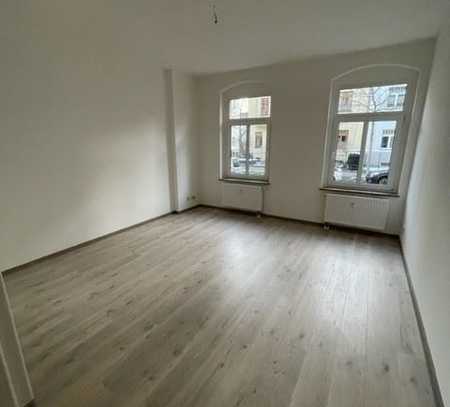Schicke, teilsanierte 2-R-Wohnung mit Balkon ab März wieder zur Verfügung