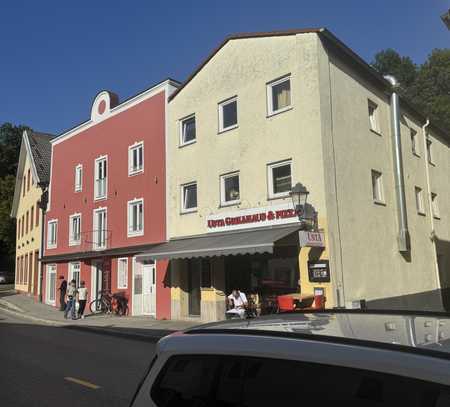 Gepflegtes Mehrfamilienhaus mit vier Wohnungen und Gastronomie in der Kirchzeile von Bad Aibling