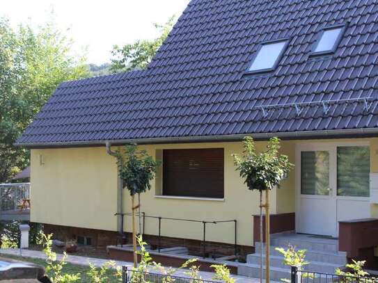 Wunderschöne und moderne Wohnung in Zweifamilienhaus