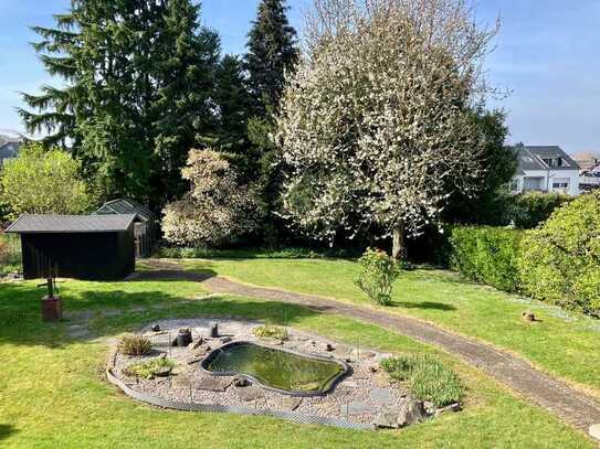 Wunderschönes Zweifamilienhaus mit großem Garten und 2 Garagen