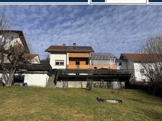 Gut vermietetes Zweifamilienhaus mit schöner Aussicht und großem Garten