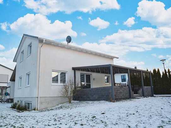 Junges modernes Haus in ruhiger Lage, große Garage, Carport, Garten, Bhf. Strecke Stuttgart21 - Ulm