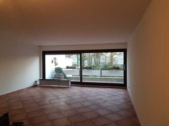 Schöne lichtdurchflutete 4-Raum-Wohnung (108 qm) mit großem Balkon in Bergisch Gladbach Paffrath