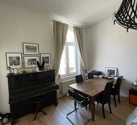 Schöne Altbau 1,5 Zimmer Wohnung in Sülz mit hohen Decken und schöner Einbauküche zur *Untermiete*
