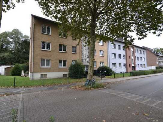 2 Zimmer-Dachgeschosswohnung mit Wannenbad und Wohnküche im 3. OG eines ruhigen MFH