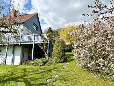 * sehr helles Architektenhaus am Elbhang in idyllischer Lage *