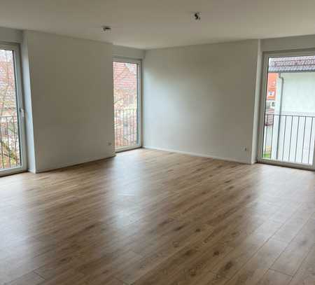 Exklusive, geräumige und neuwertige 3-Zimmer-Wohnung mit Balkon und EBK in Herrenberg