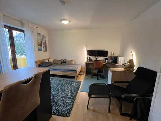 Universitätsnahe Studentenwohnung mit einem Zimmer sowie Balkon und EBK in Augsburg