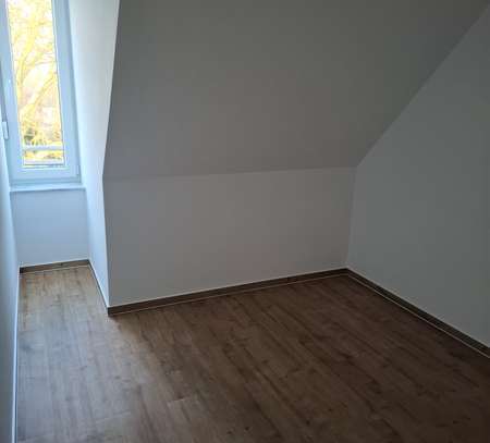 900 € - 75 m² - 3.5 Zi.
2024 Neu Errichtete Dachgeschoss Wohnung in Essen Schonebeck