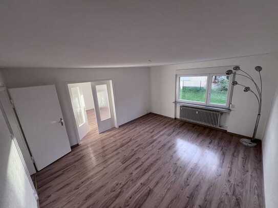 Modernisierte 3-Zimmer-Wohnung mit Balkon und Einbauküche in Stuttgart