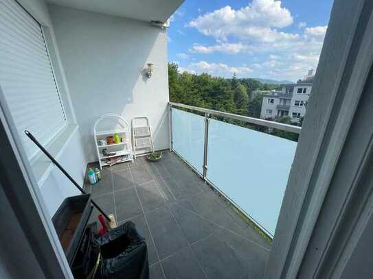 Ansprechende zentral gelegene 2-Zimmer-Wohnung mit Balkon in Weinheim