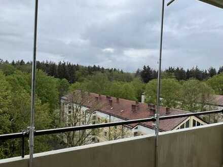 Schöne Wohnung mit gehobener Innenausstattung und tollem Ausblick in Fürstenried