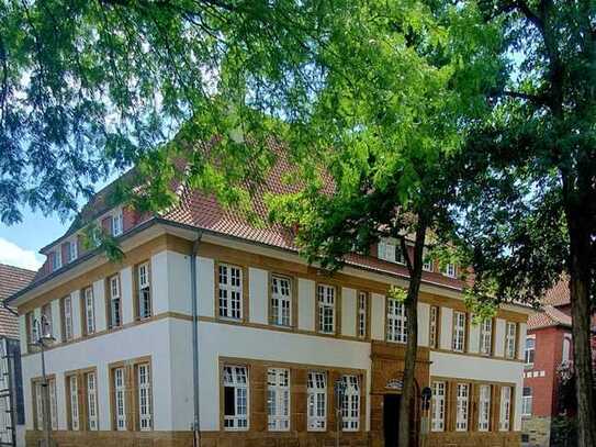 Schöne 5-Zimmer-Altbau-Stadtwohnung mit Balkon und EBK in Gütersloh